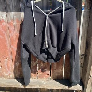black cropped zip up hoddie
